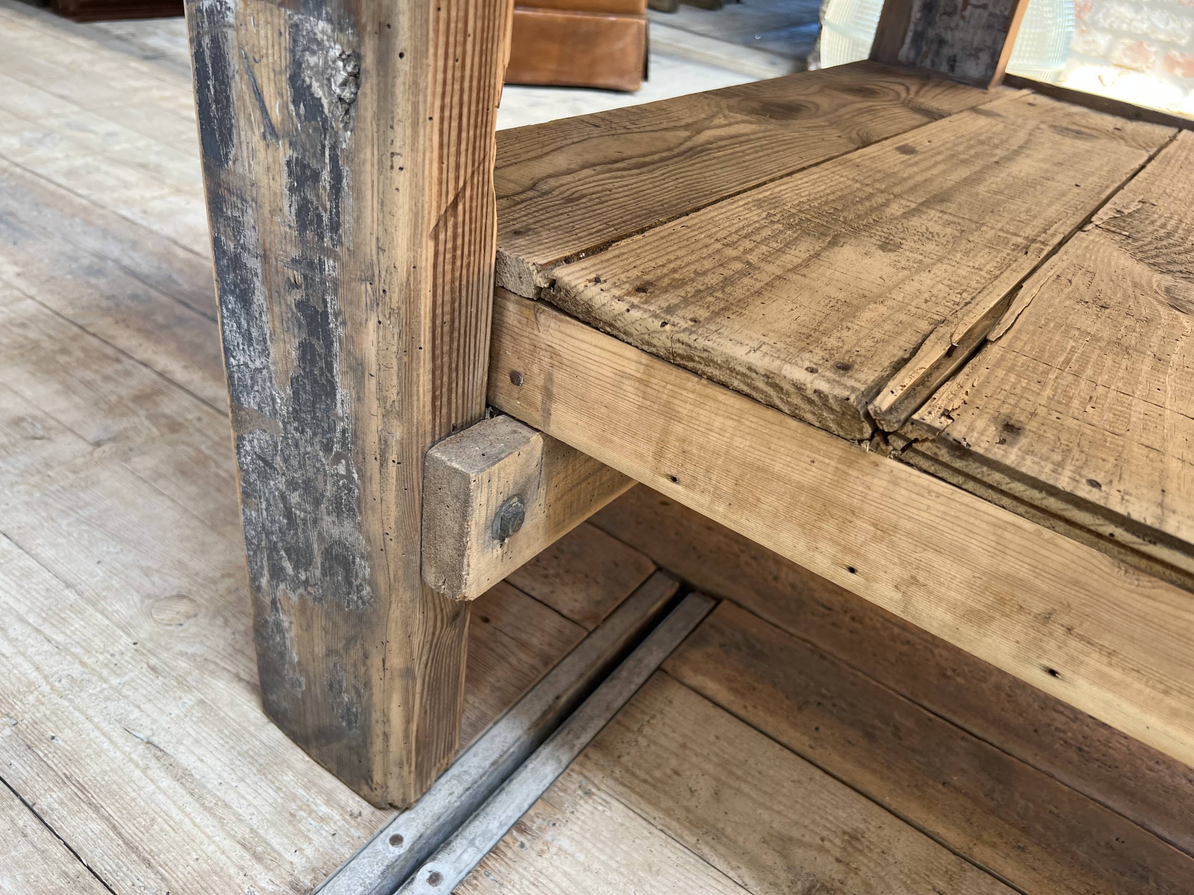 Ilot central en bois brut