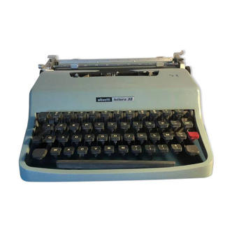 Olivetti Lettera 32 green typewriter complete