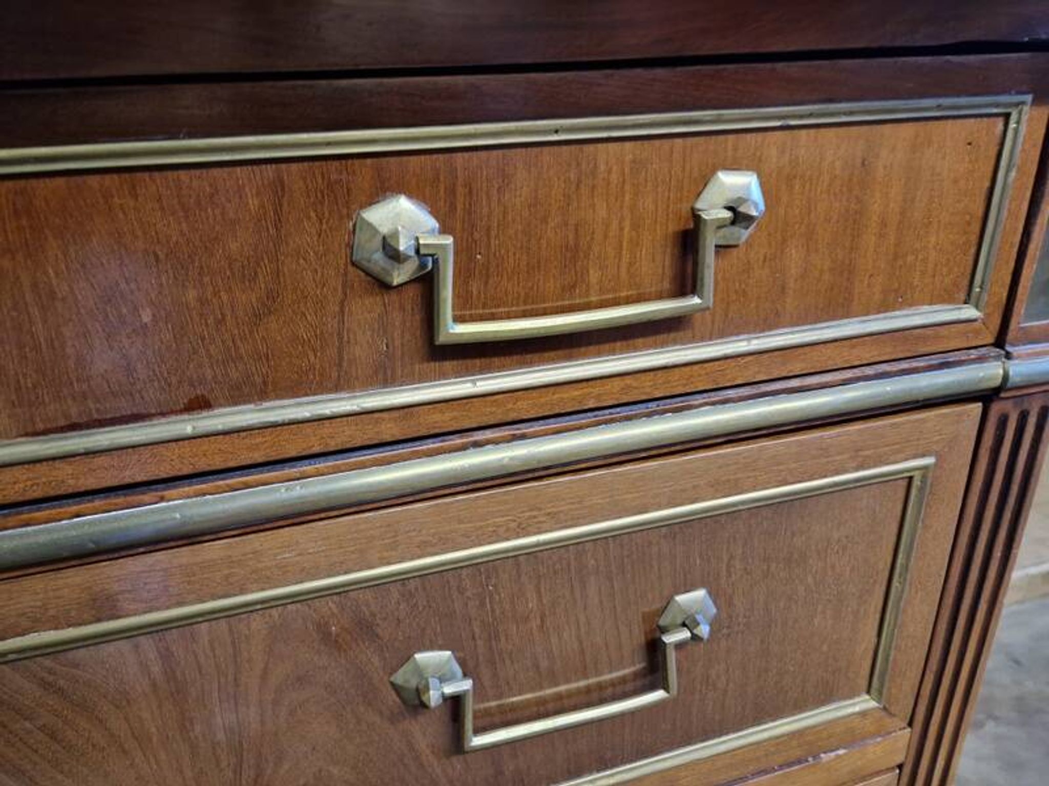 Commode en acajou et placage d'acajou époque Louis XVI, fin du 18ème s.