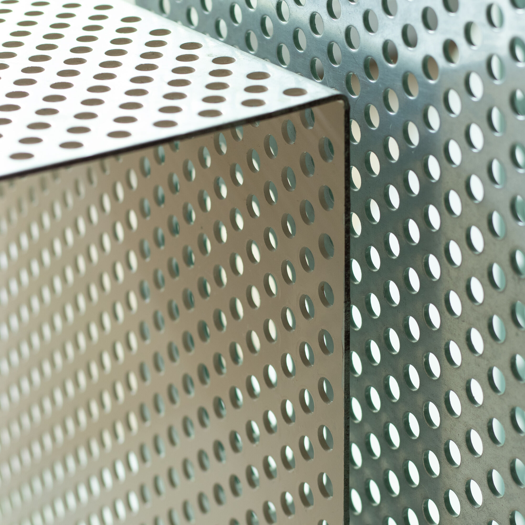 Steel gigognes tables