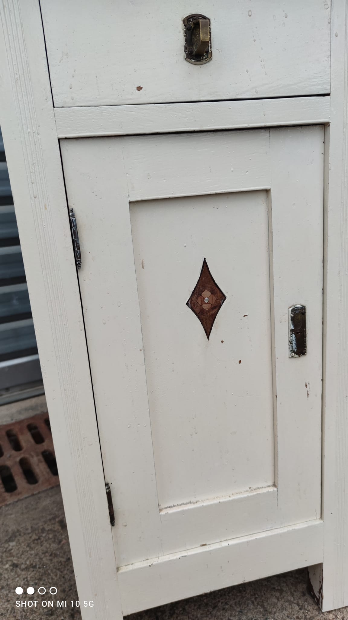 Meuble parisien en bois peint