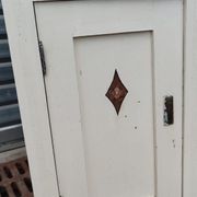 Meuble parisien en bois peint