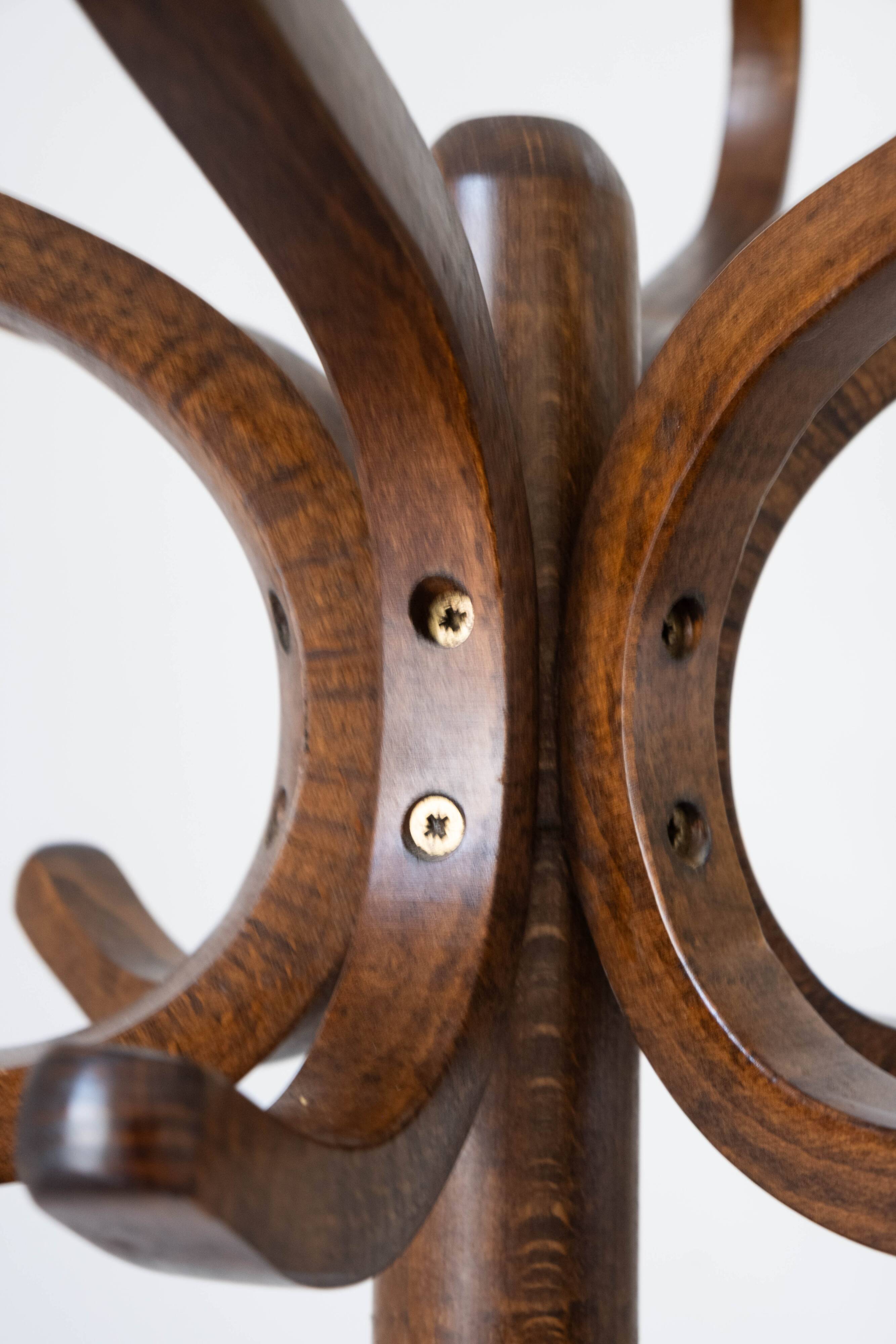 Baumann swivel parrot coat rack, dark wood.