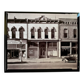 Photographie d’Art Noir et Blanc – Walker Evans, Main Street Block, Selma