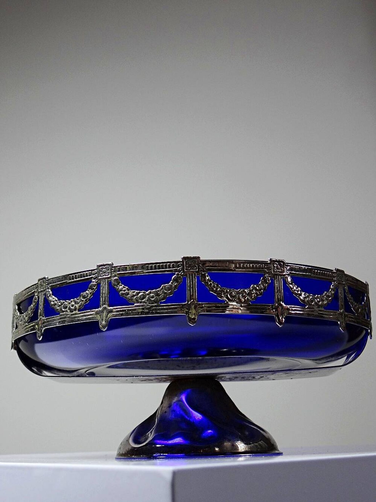 Antique cobalt glass and silver-plated metal bowl, Louis XVI style, circa 1900-1920.