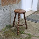 Tabouret tripode pieds bossés
