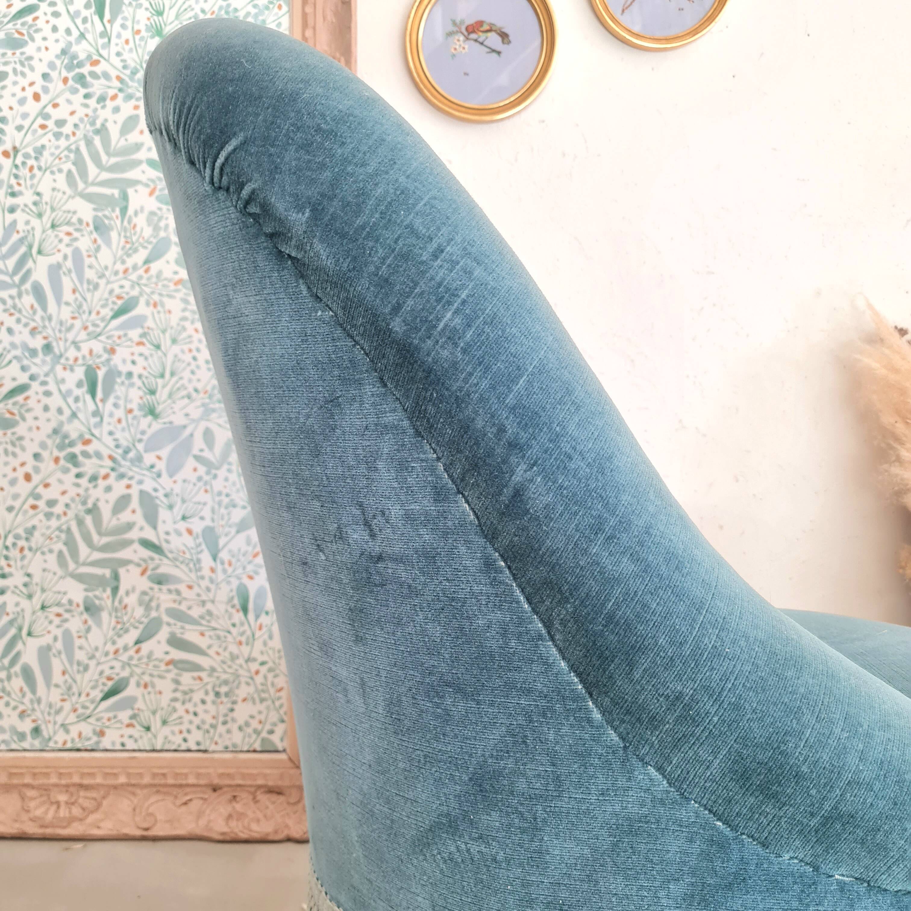 Fauteuil crapaud velours bleu avec franges