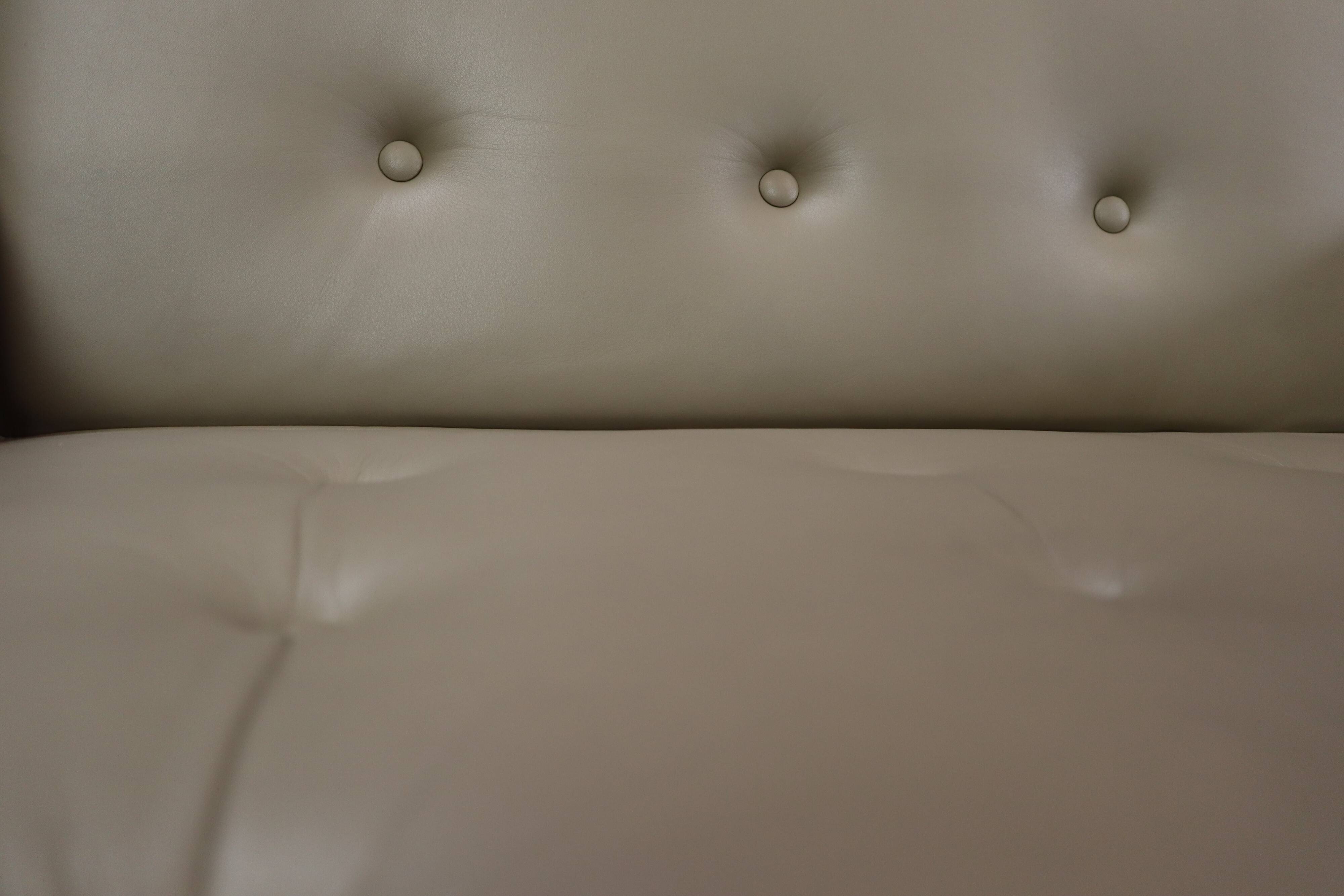 Florence Knoll lounge chairs model 65a for Knoll International.