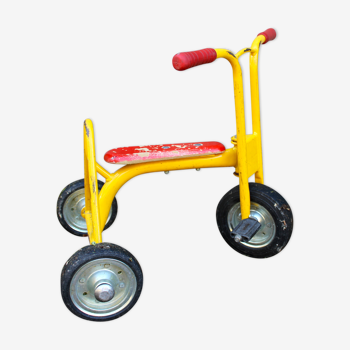 Tricycle vintage d'école métal