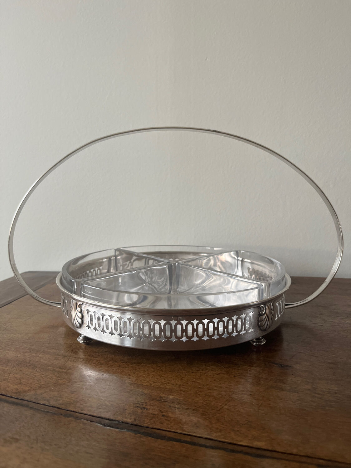 Serving tray with glass raviers