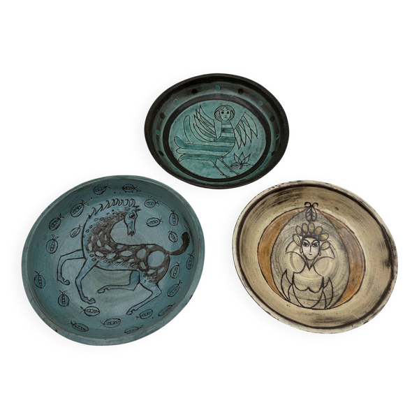 Suite de Trois Coupelles en Céramique Émaillée à Décor Mythologique, Pièces