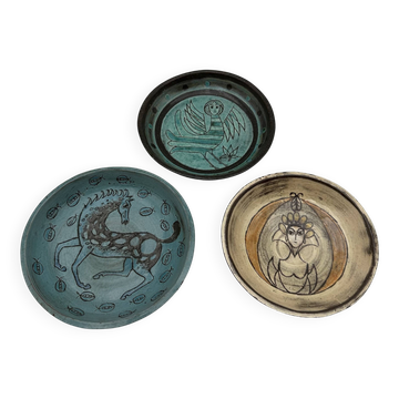Suite de Trois Coupelles en Céramique Émaillée à Décor Mythologique, Pièces