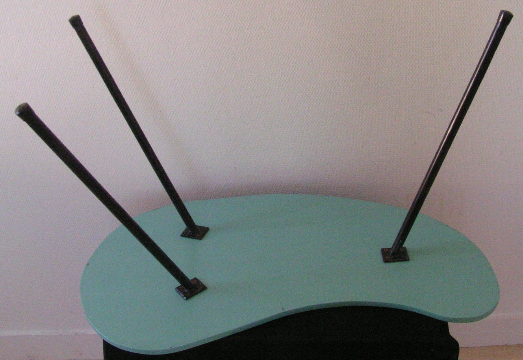 Table basse tripode en forme de haricot années 50/60