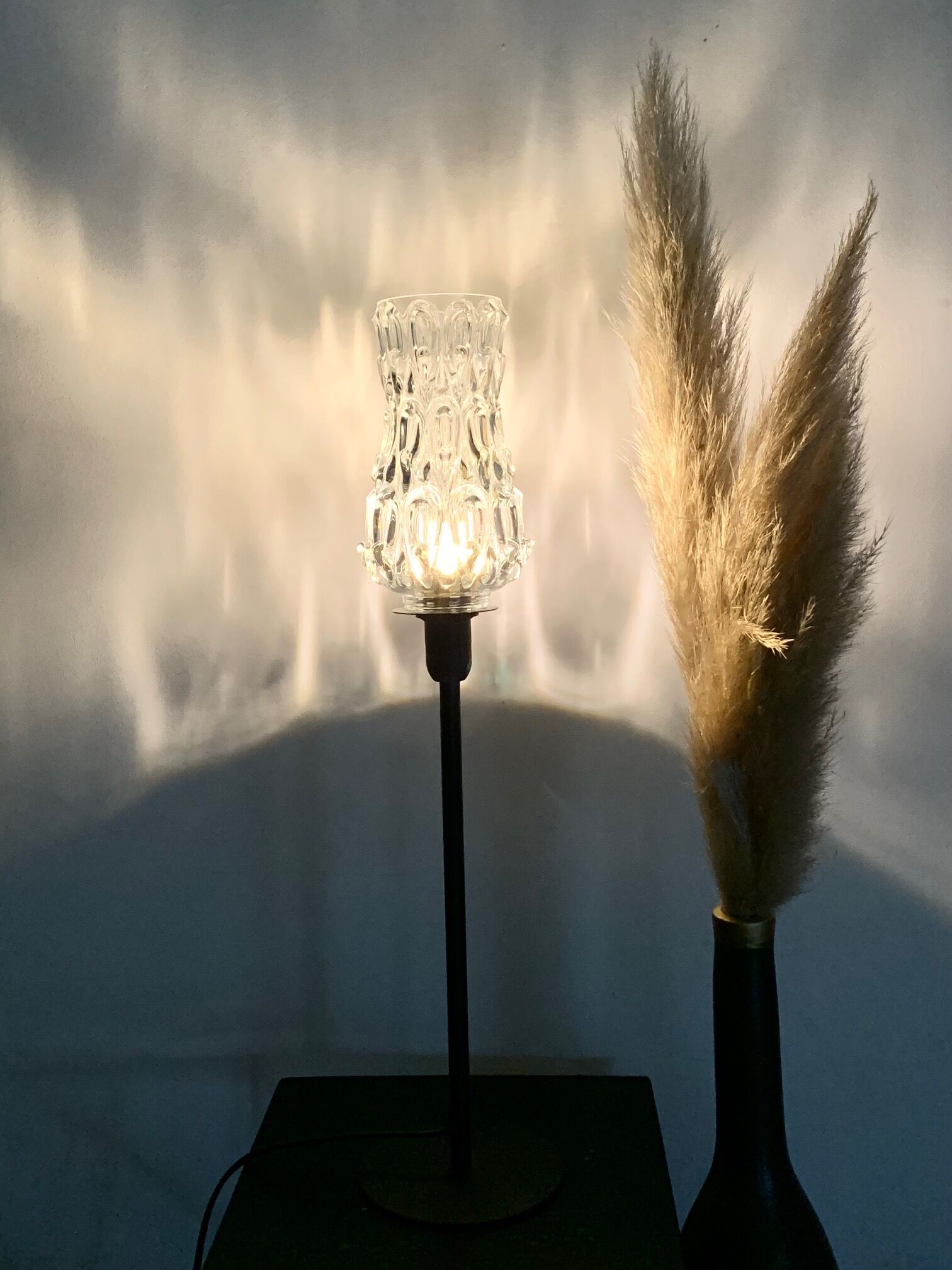 Table lamp with an antique bubbled glass lampshade in the shape of a tulip
