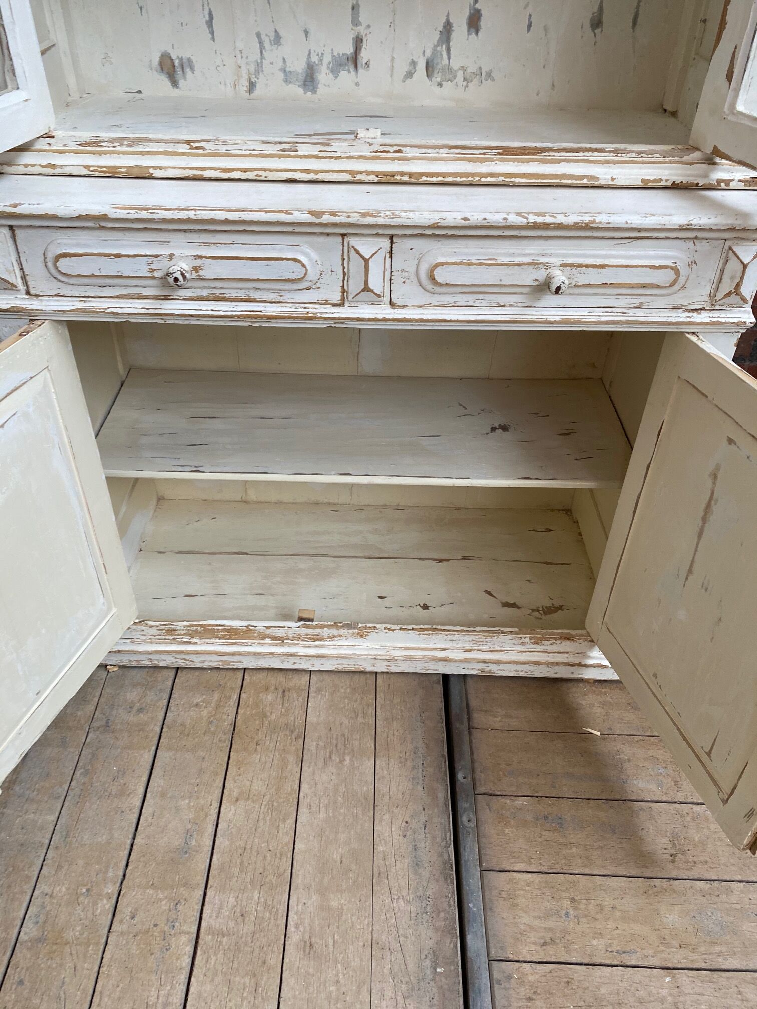 Old white patina vessel