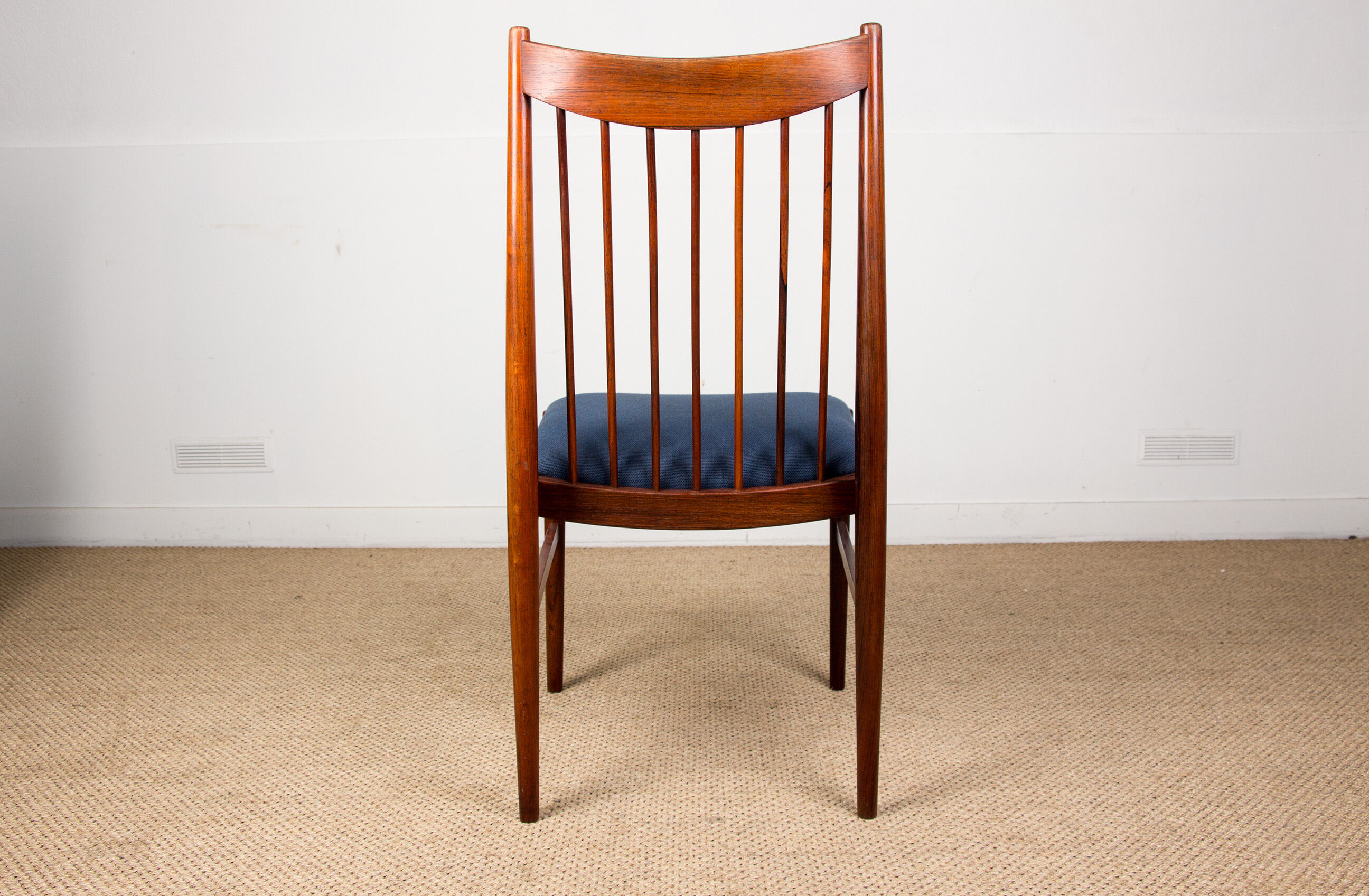 Series of 6 Danish chairs in Rio palissandre by Arne Vodder for Sibast 1960.