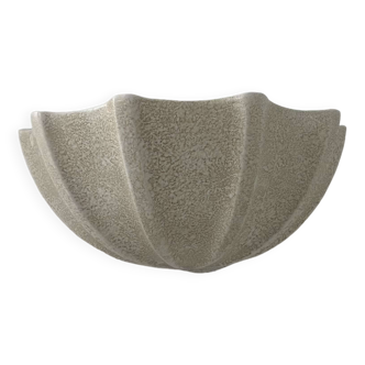 Vintage porcelain shell wall light, speckled beige, France 1960