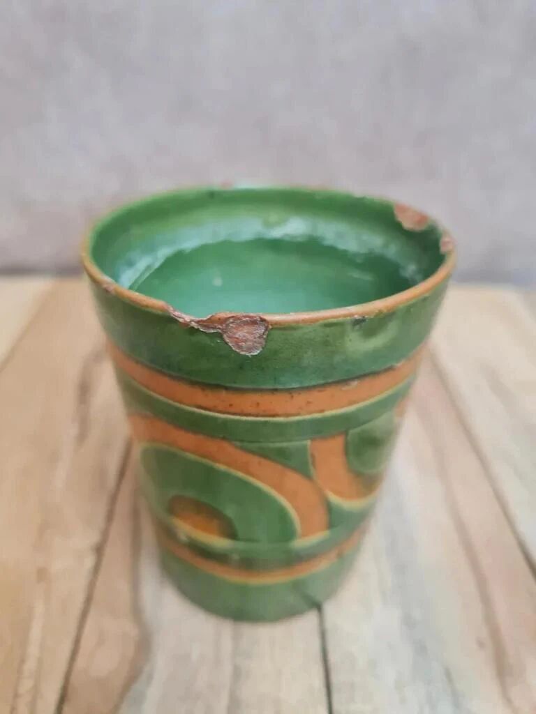 Art Deco vase / goblet by Satre & Vallin "nillavertas" in green and ochre glazed ceramic.