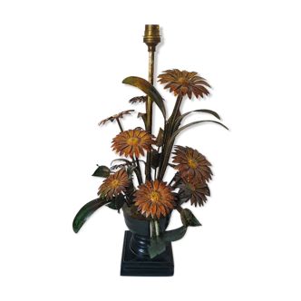 Lamp decorates polychrome metal flowers