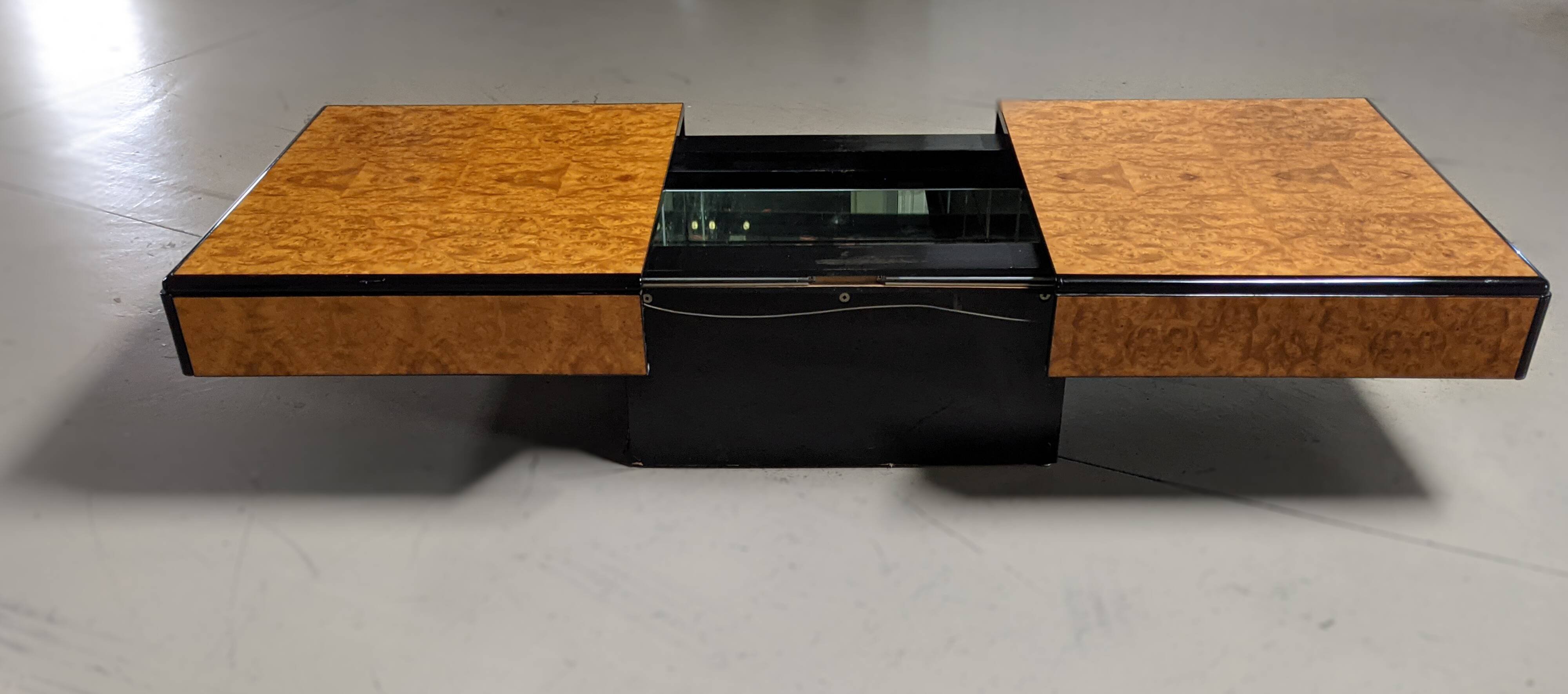 Table basse bar cocktail intégré en loupe d'orme vintage 1970