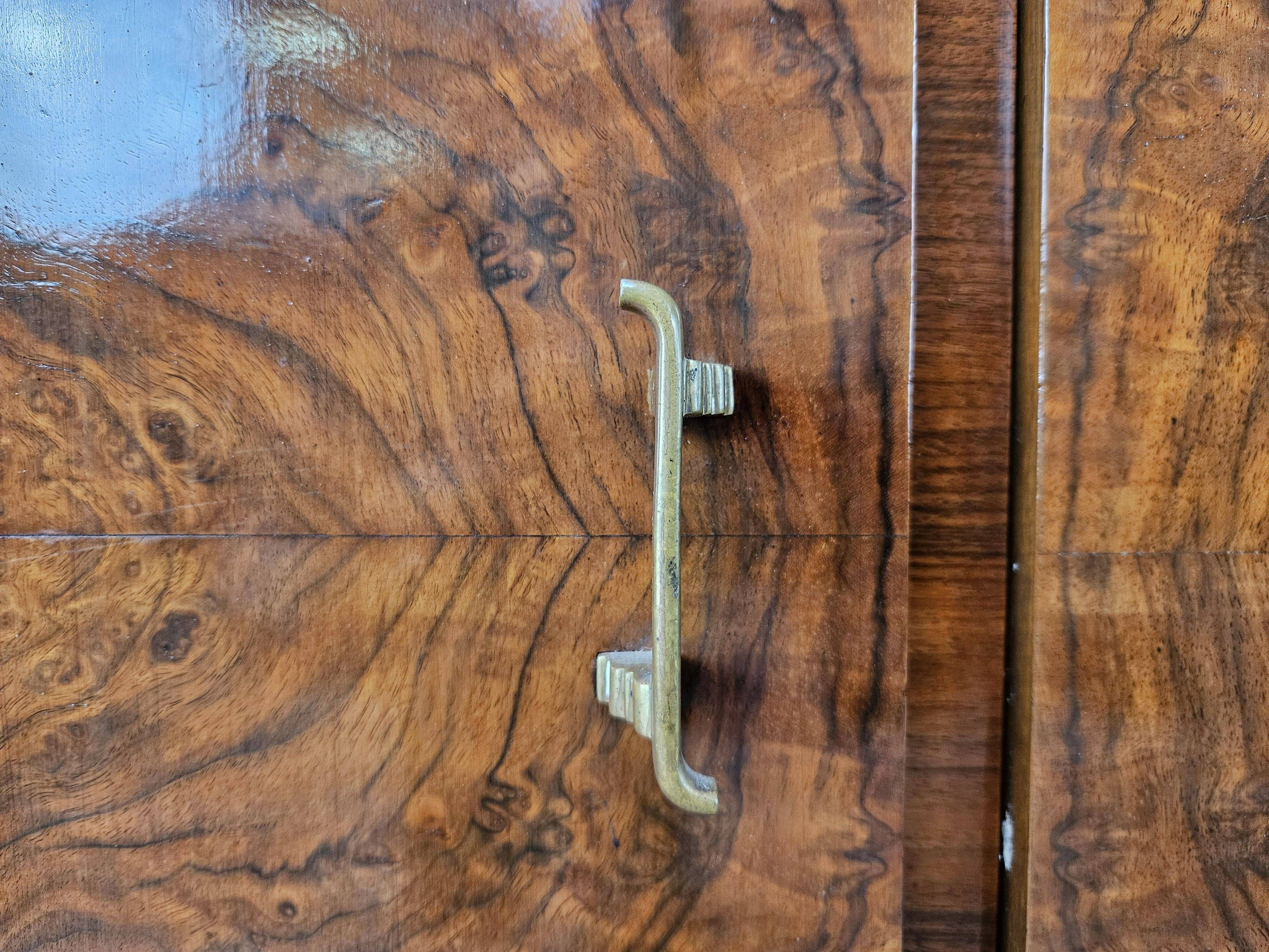 French Art Decò sideboard in walnut, 1940