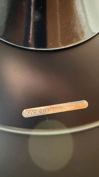 Black Knoll tulip table