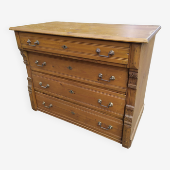 19th century English chest of drawers