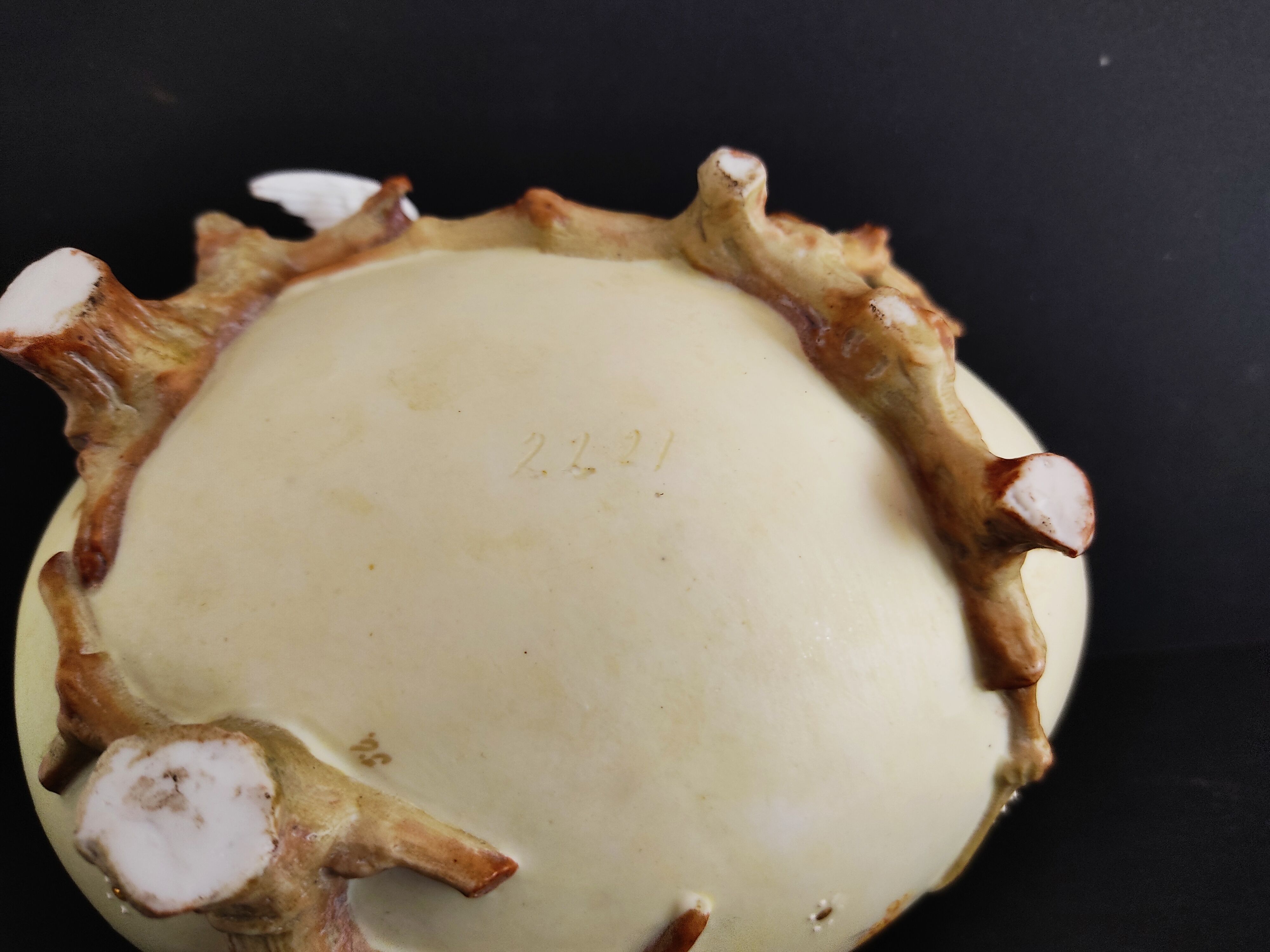 19th century egg-shaped porcelain box