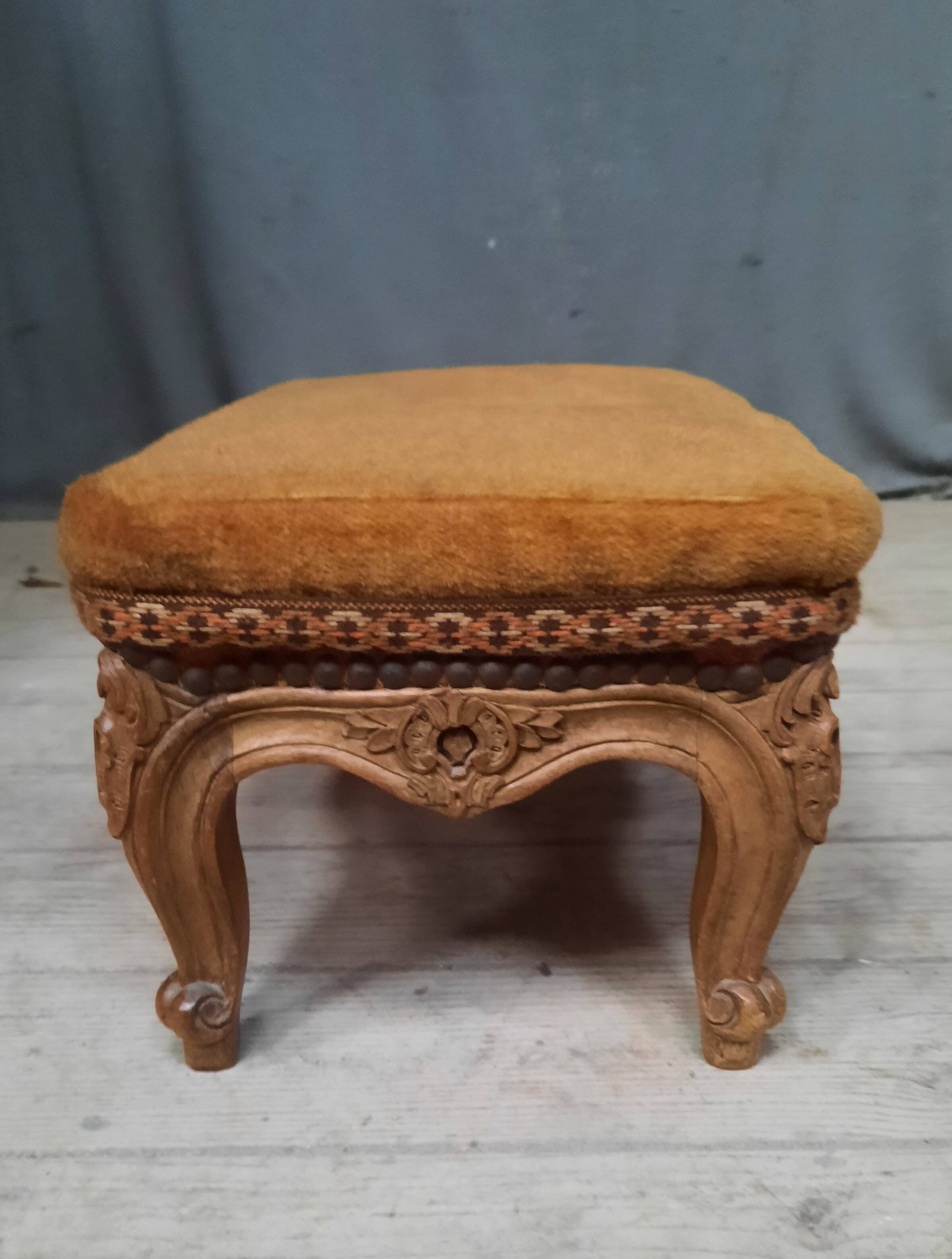 Louis XV style footrest