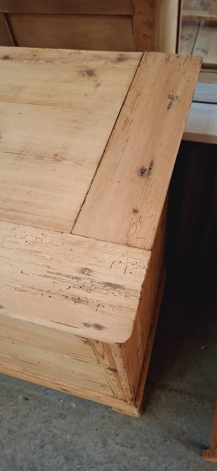 Antique chest of drawers