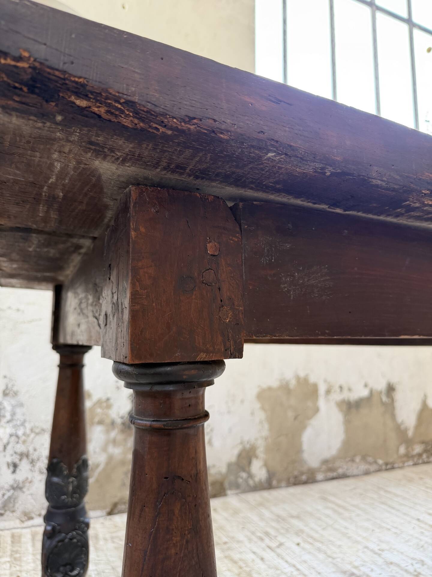 19th-century castle table, carved solid oak, 190cm.