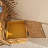 Oak and calisson yellow worker