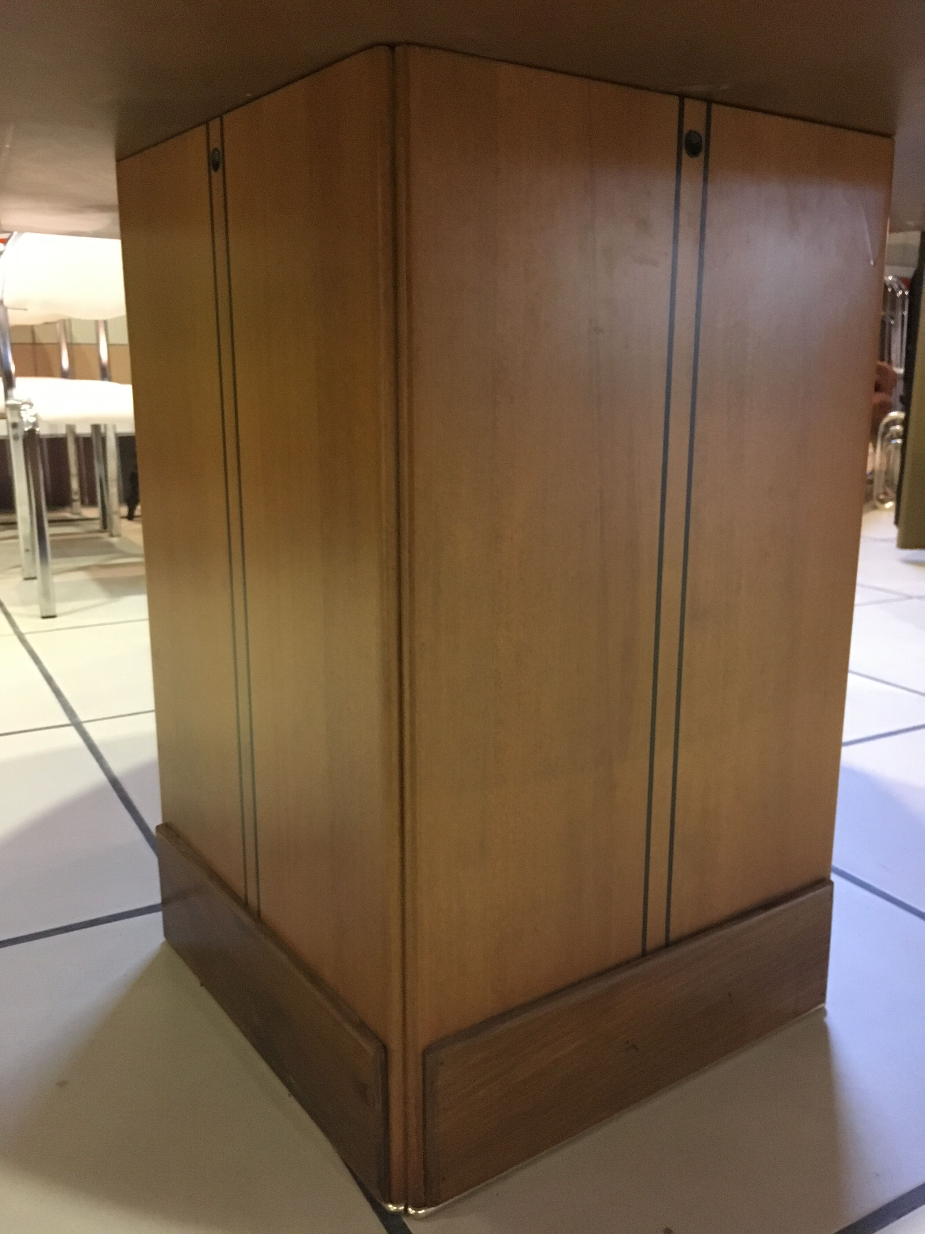 Round table by Tobia and Afra Scarpa Artona edition