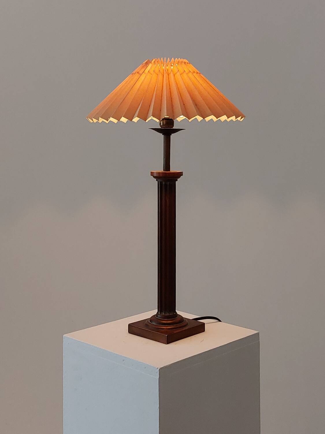 Vintage Mid Century table lamp column decor plissee shade