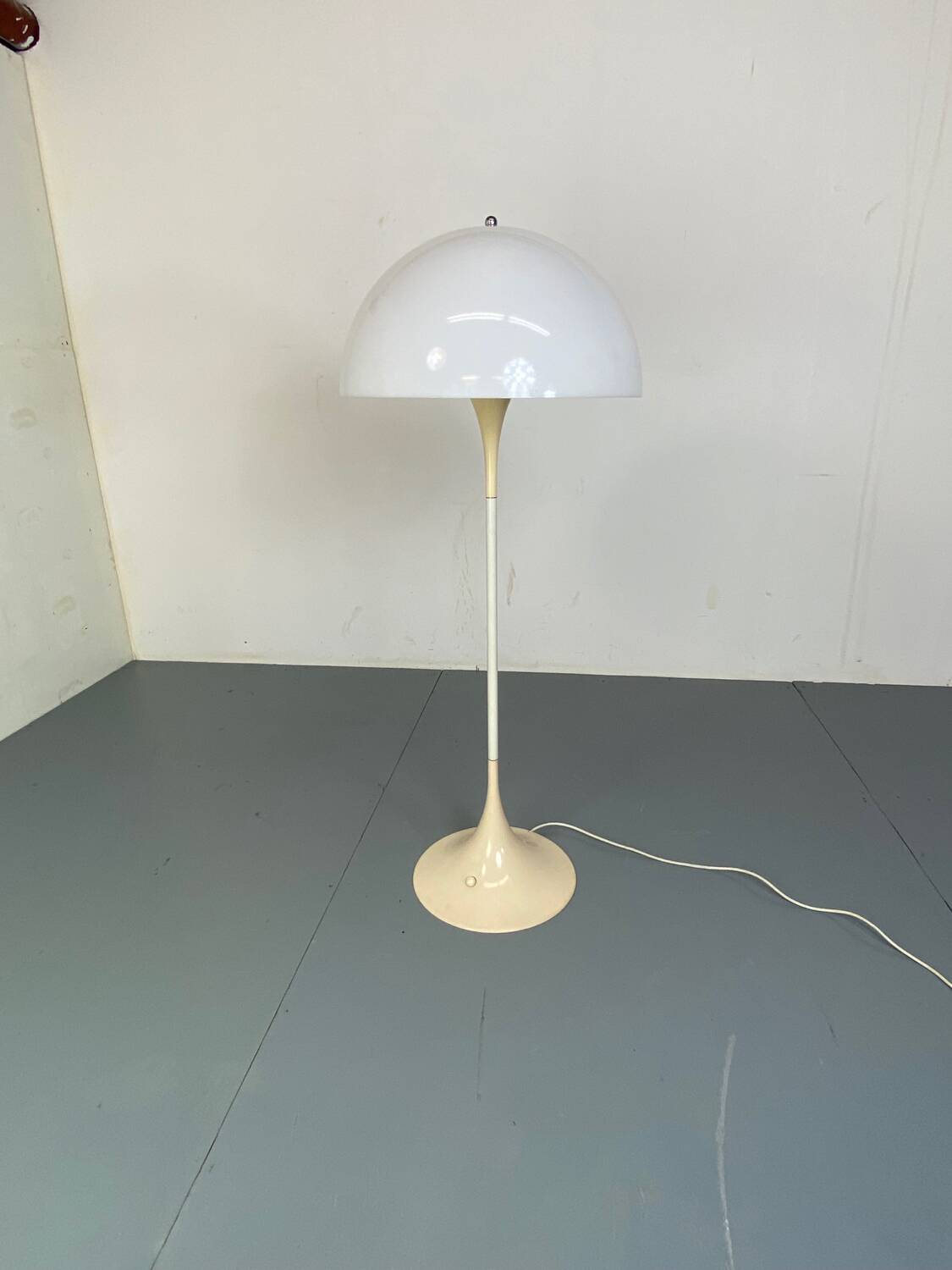 Lampadaire Panthella par Verner Panton pour Louis Poulsen, 1971
