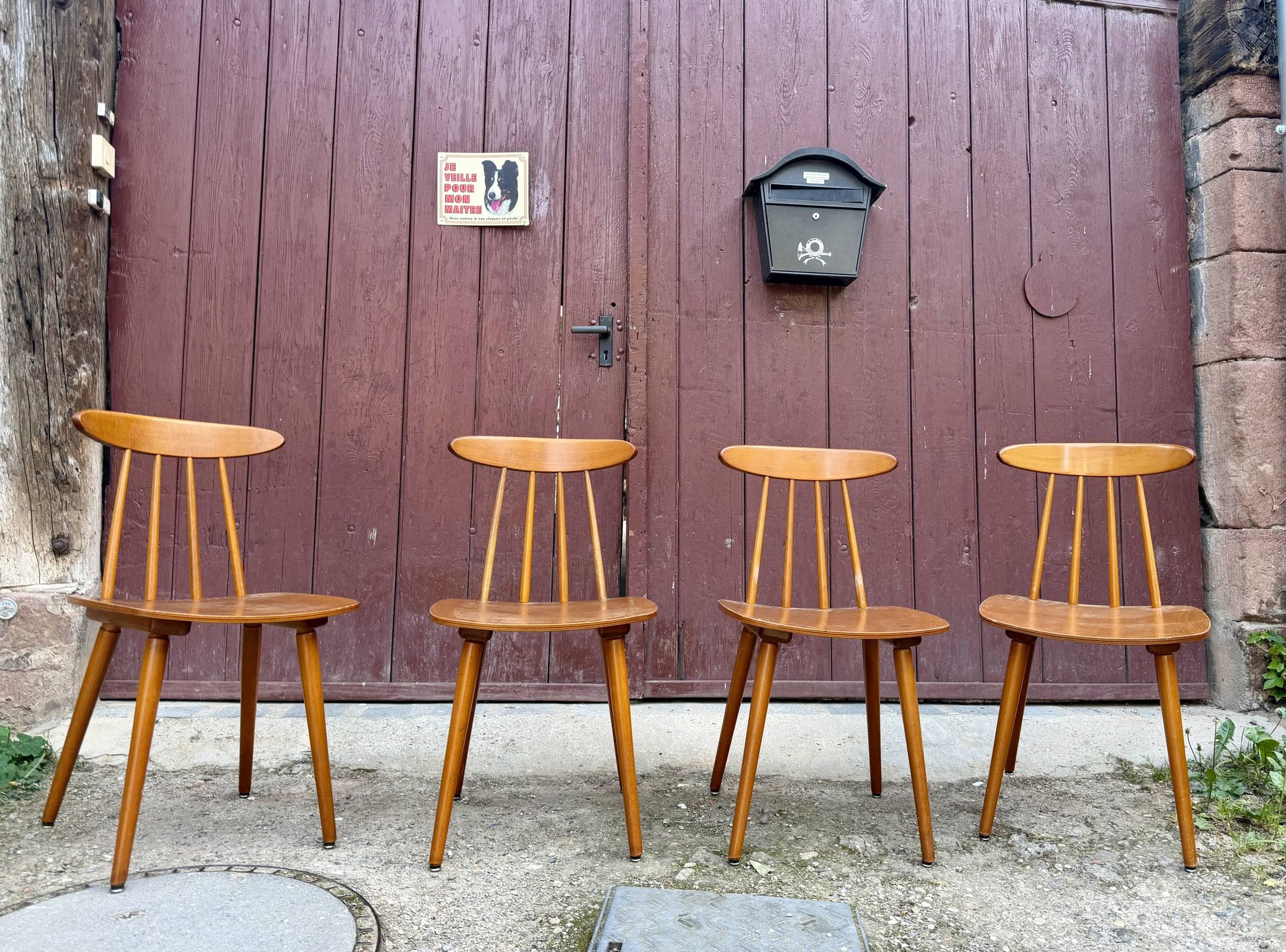 🪑✨ Set of 4 vintage HILLER chairs – Rare model with boomerang backrest -