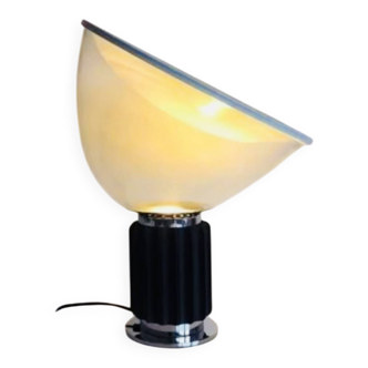 Superb lamp inspired by the iconic Taccia model by Flos.