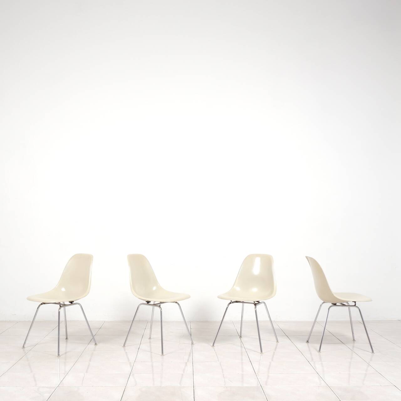Ensemble de 4 chaises Eames en fibre de verre avec base en H pour Fehlbaum par Herman Miller