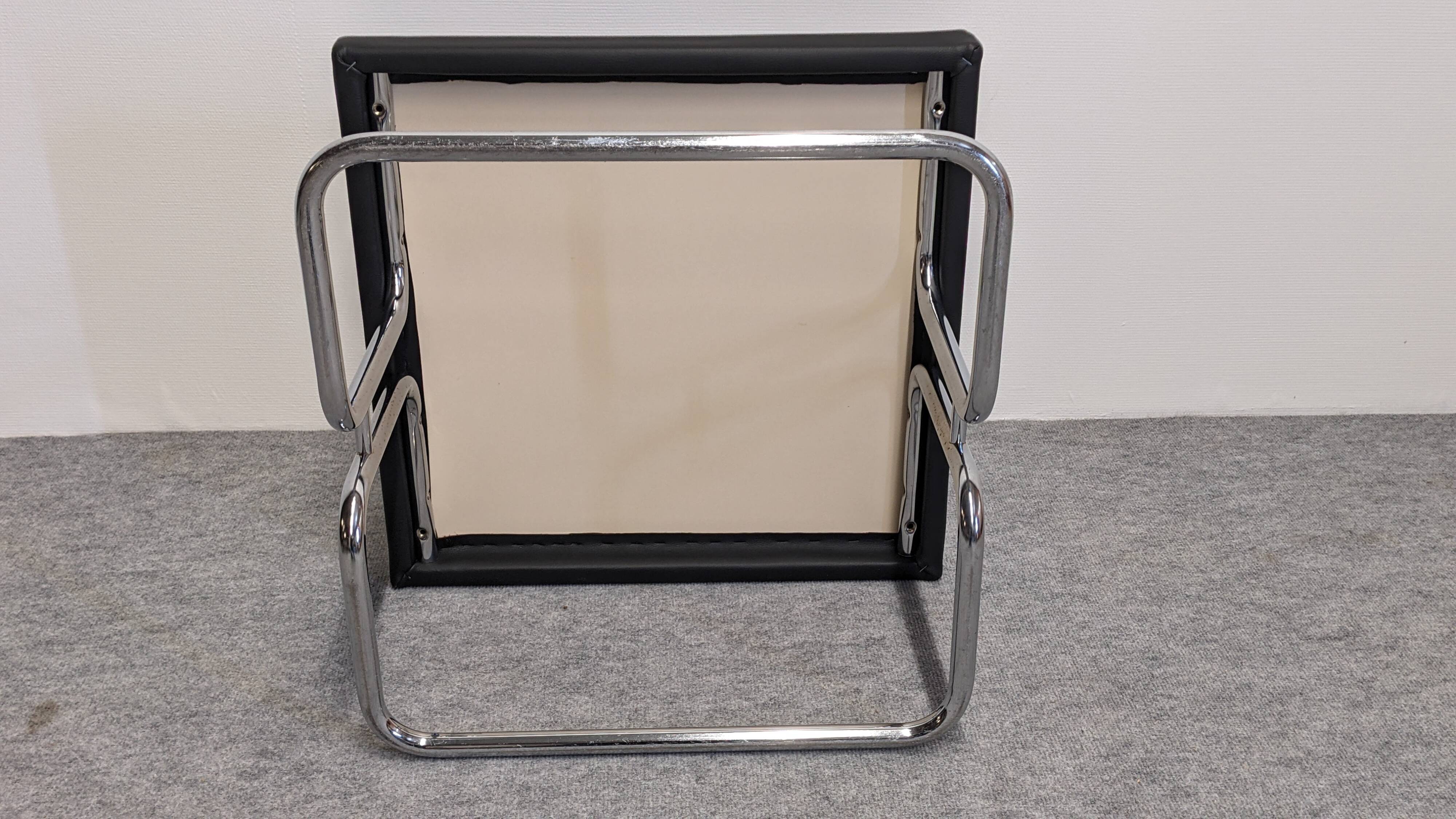 Tubular Space Age coffee table or side table, France circa 1970.