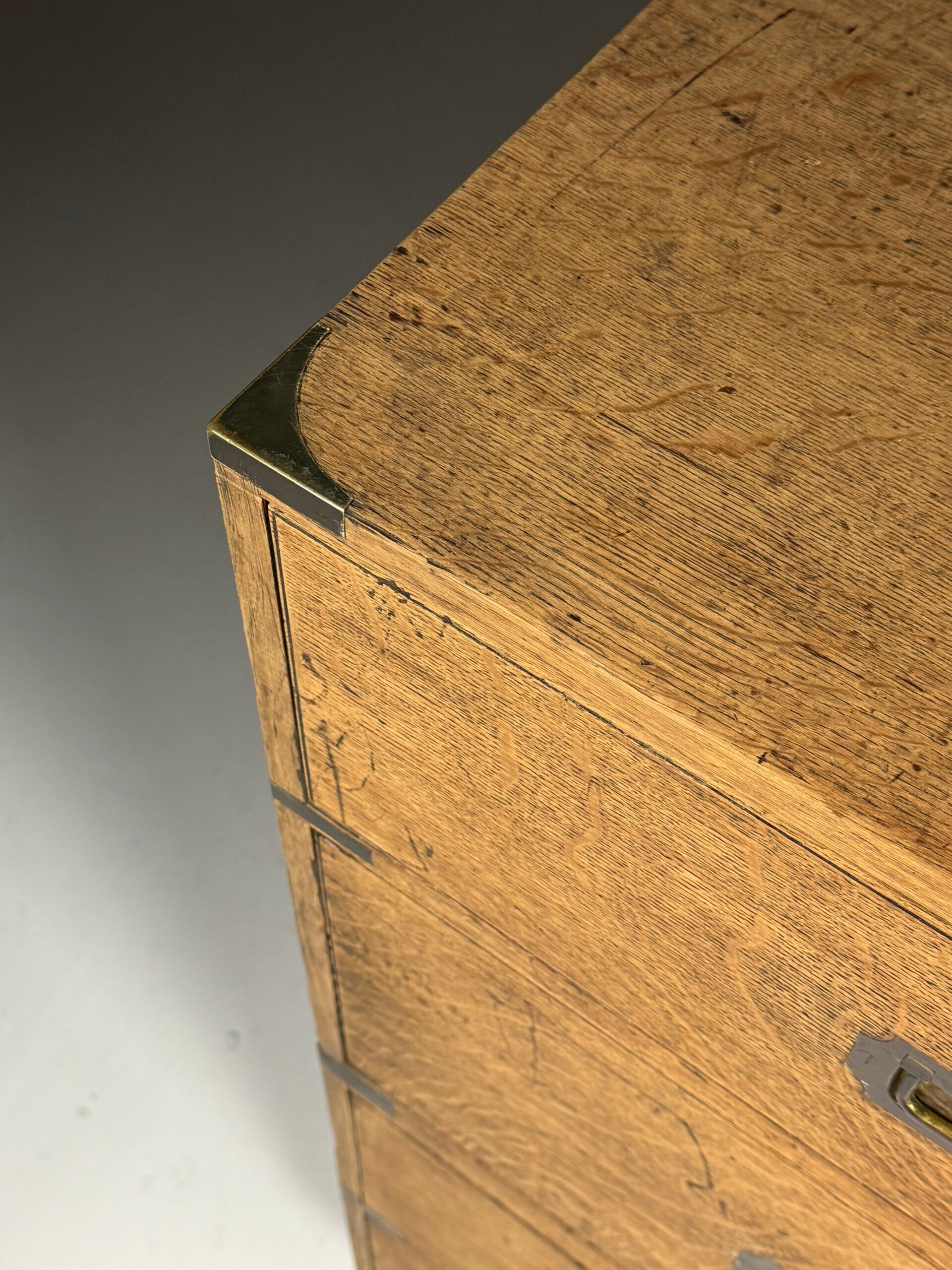 Commode de campagne en chêne du 19ème siècle