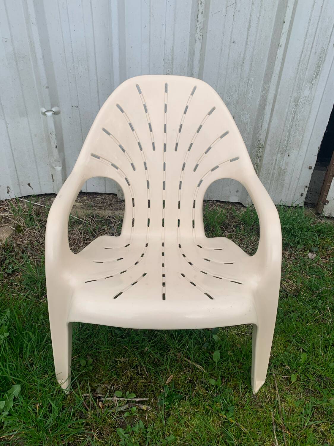 Stamp Henry Massonnet garden armchair