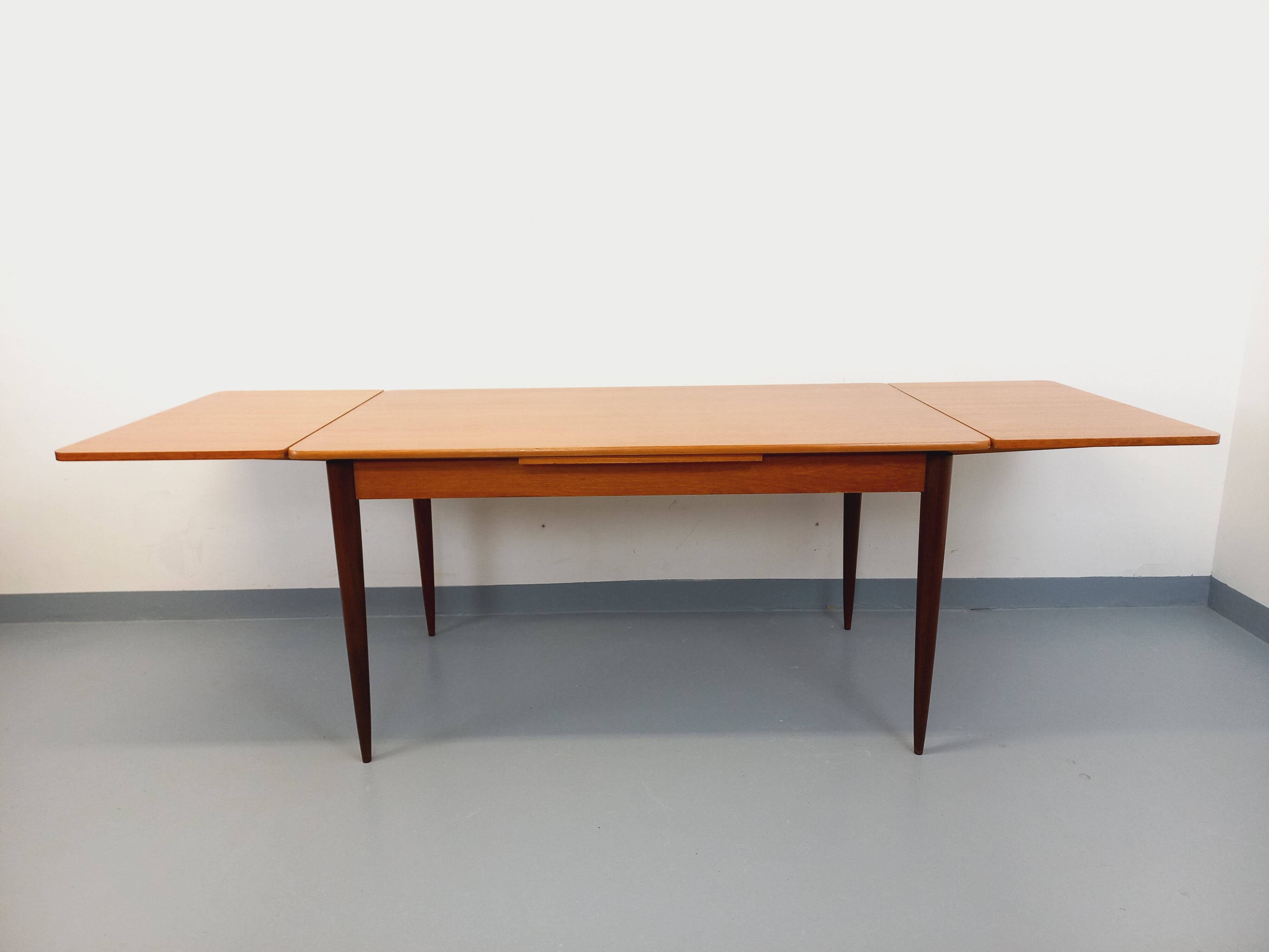 Table à manger rectangulaire style scandinave vintage des années 50 60 teck