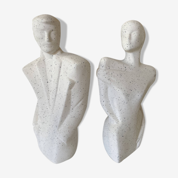 Duo de bustes homme et femme en plâtre dans le style de Lindsey B.Balkweil