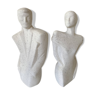Duo de bustes homme et femme en plâtre dans le style de Lindsey B.Balkweil