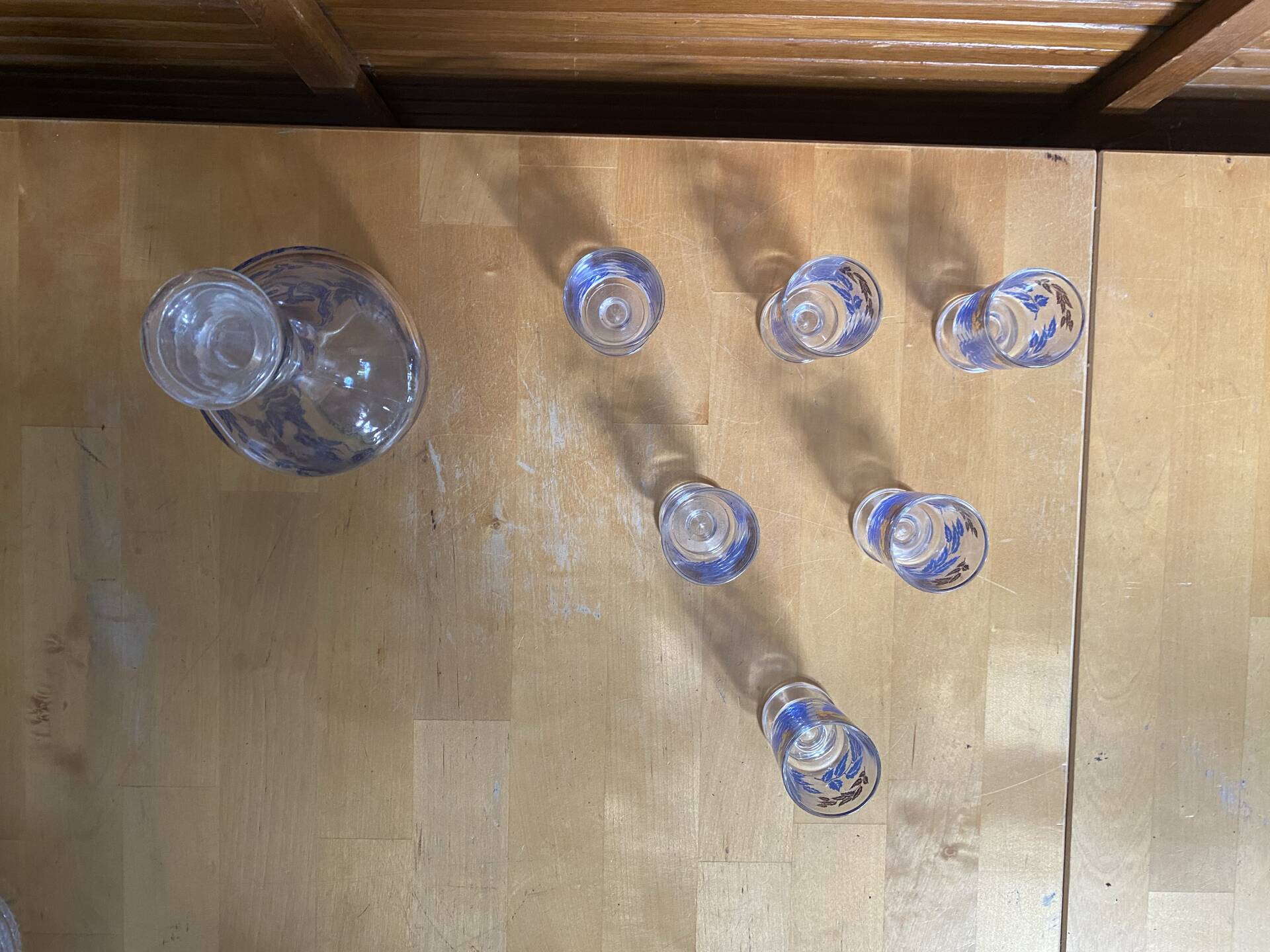 Service liqueur luminarc carafe + 6 verres verre moulé décor feuillage