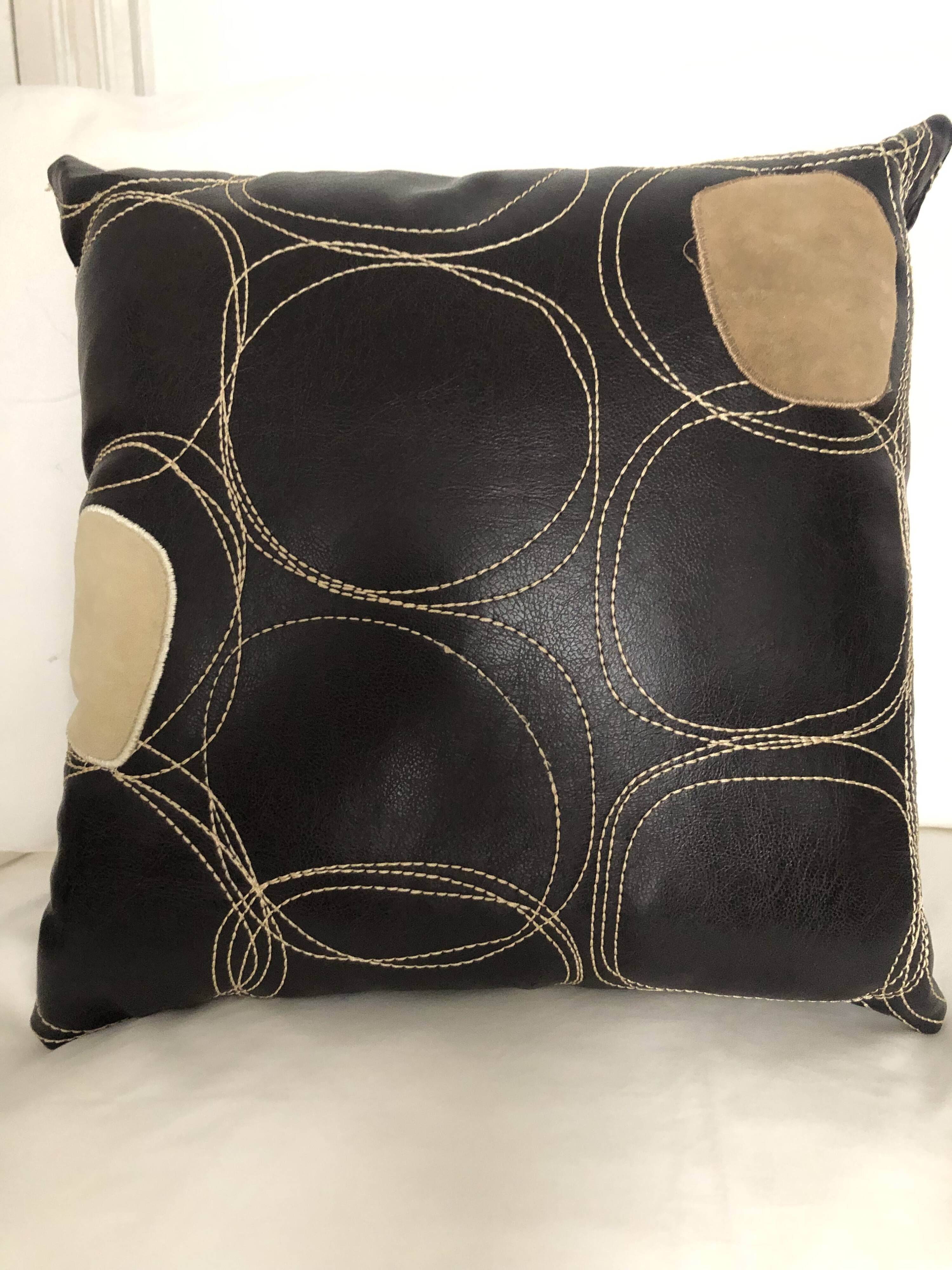 Coussins cuir design vintage