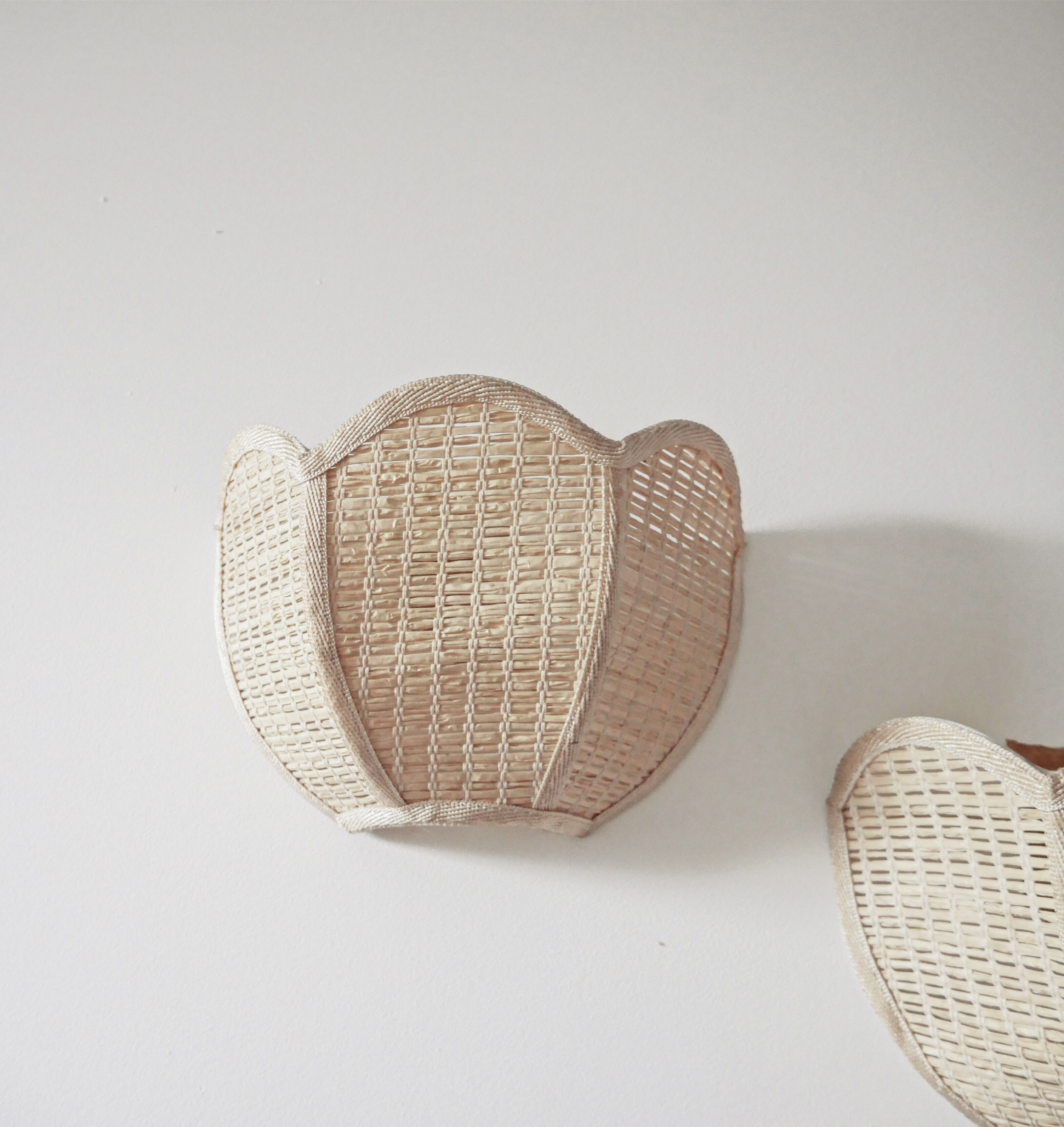Paire d’appliques en fibre naturelle