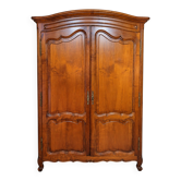Armoire lingère en merisier de style Louis XV à deux portes