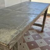 Metal tray workbench