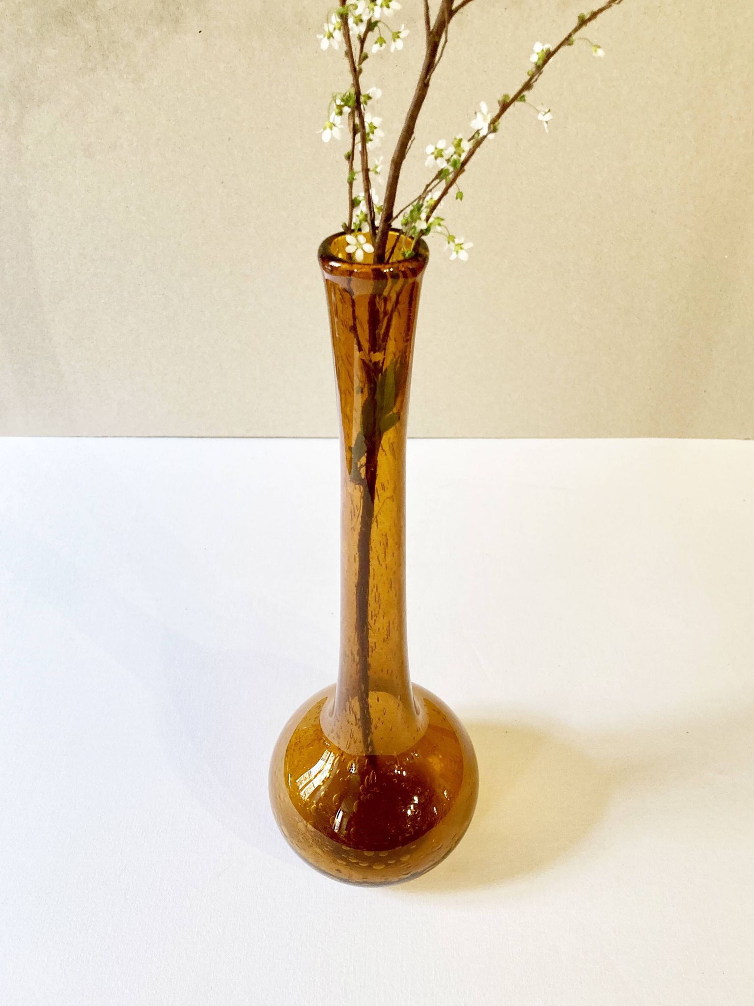 Vase soliflore en verre bullé de Biot, années 1950